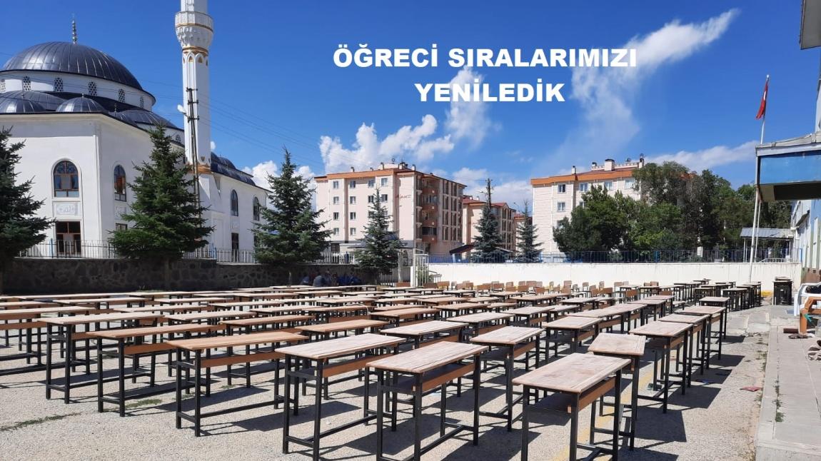 ÖĞRENCİ SIRALARIMIZI YENİLEDİK
